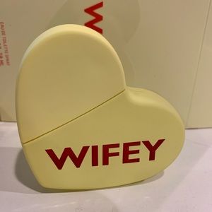 Kmojie newest collection “wifey “!!!💛💛💛